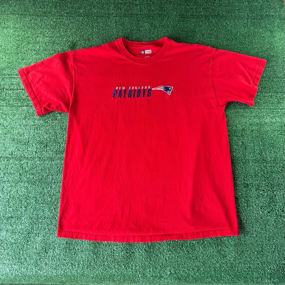Y2K Red New England Patriots NFL T-Shirt size xl , measurements in pics